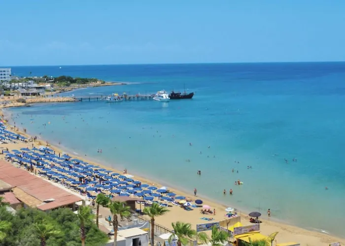 Dazzling Akame 3 Bedrooms Beachfront Vila *