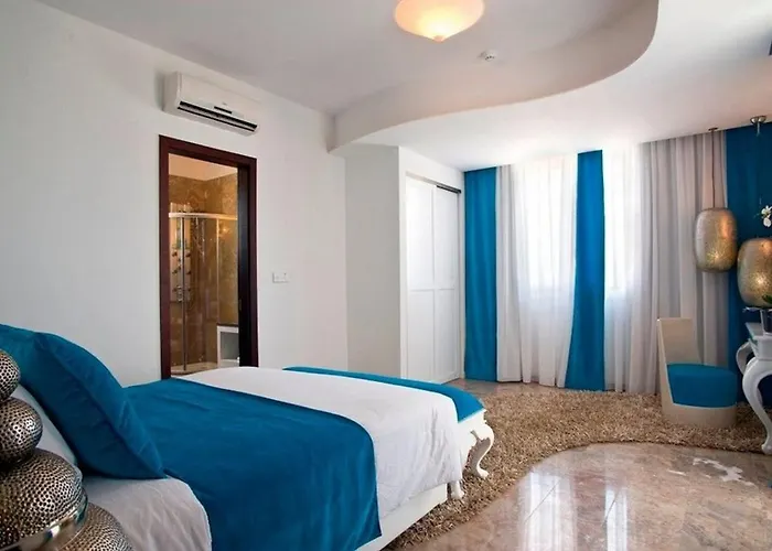 Vila Dazzling Akame 3 Bedrooms Beachfront