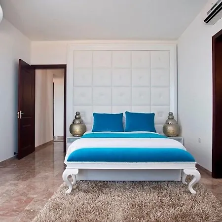 Villa Dazzling Akame 3 Bedrooms Beachfront