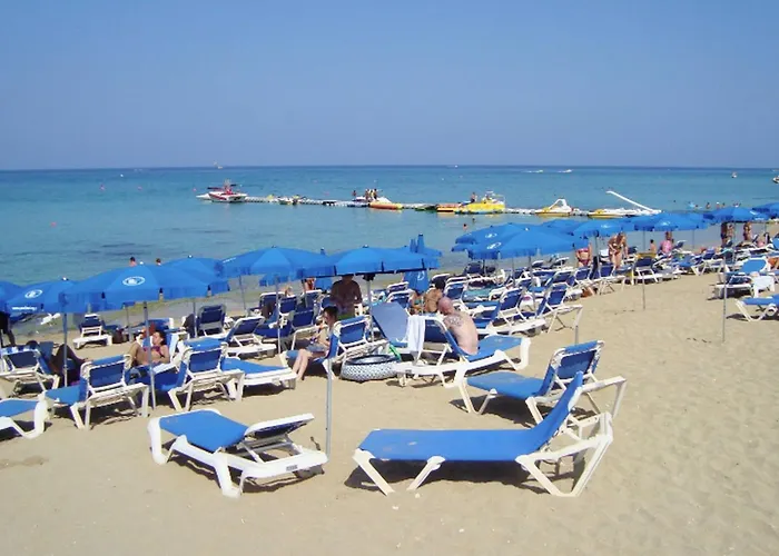 Vilă Dazzling Akame 3 Bedrooms Beachfront Protaras